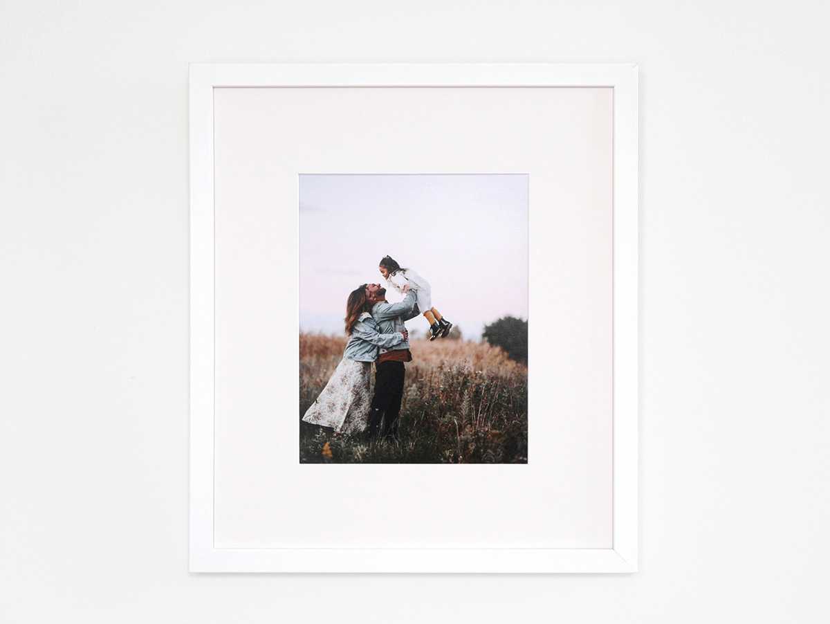 Minimal White Frames