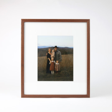 Minimal Walnut Frames