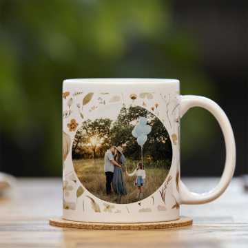 Mug with a round image depicting a family in a field at golden hour
