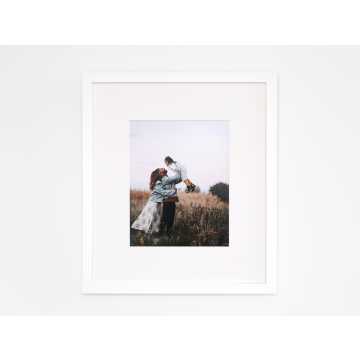 Minimal White Frames