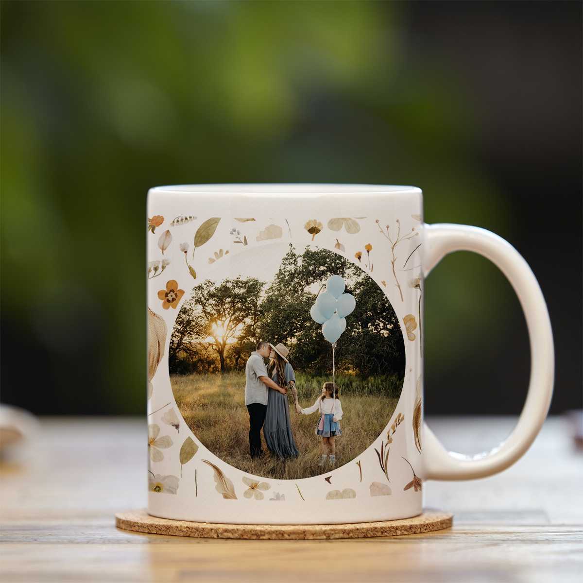 Mug with a round image depicting a family in a field at golden hour