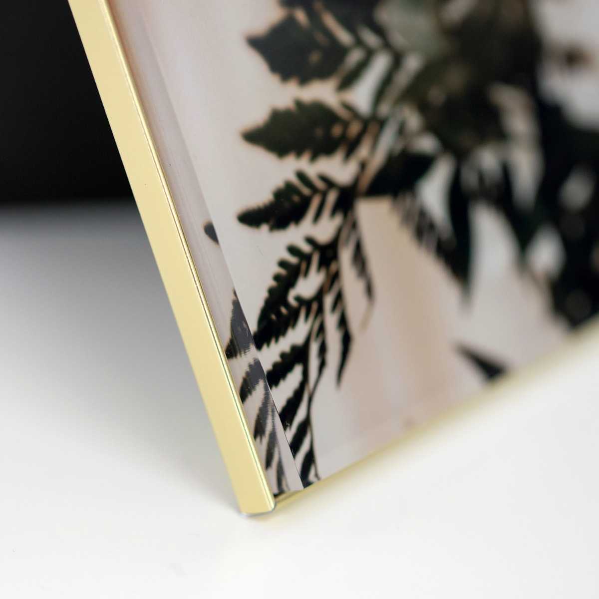 Plexiglass print side detail