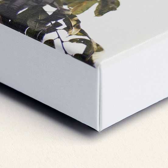 Canvas print white edge