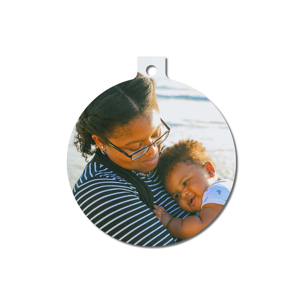 Metal ornament with an image of a mother and her child at the beach